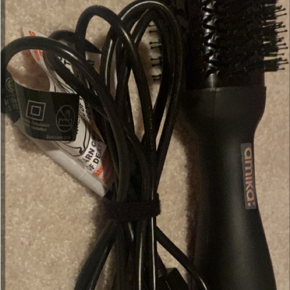 Amika Black Blow dryer brush